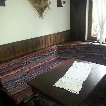 The Old Mountain House Momchilovtsi (Smolyan)